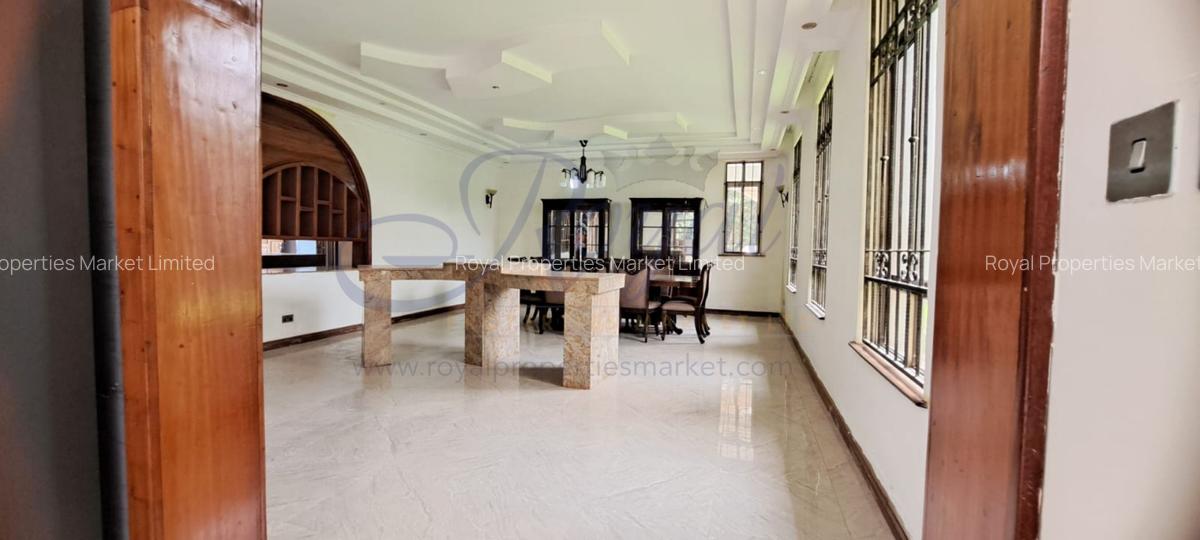 6 Bed House with En Suite in Ridgeways - 3