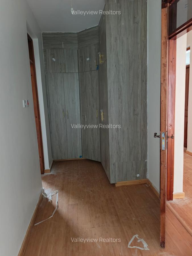 4 Bed Townhouse with En Suite at Lavington - 11