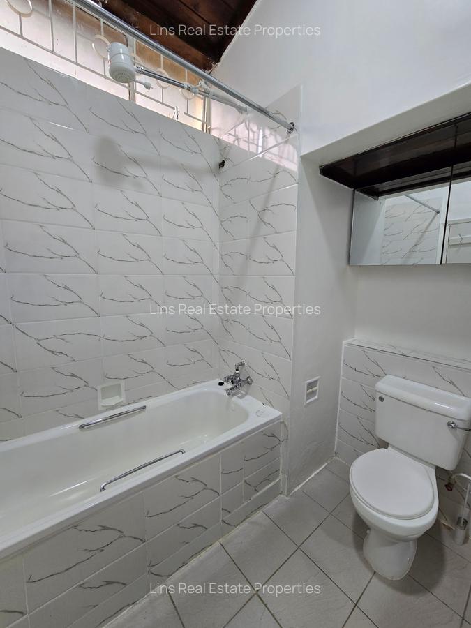 5 Bed House with En Suite in Lavington - 19