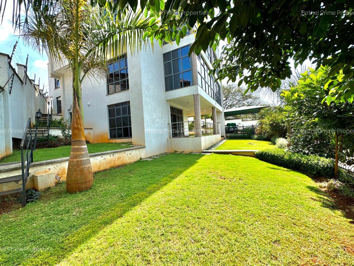 6 Bed Townhouse with En Suite in Nyari - 1