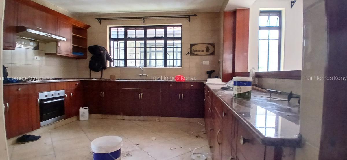 4 Bed Townhouse with En Suite at Valley Arcade - 15