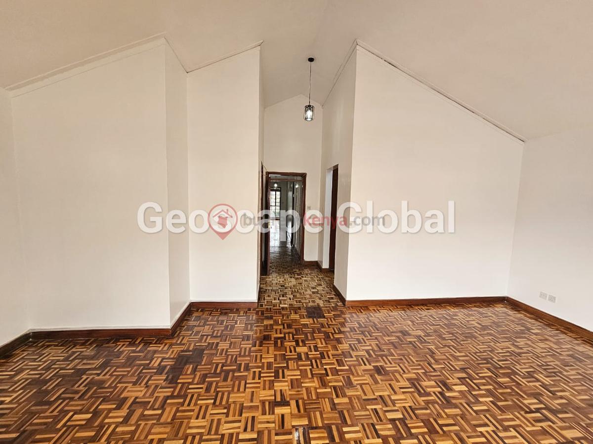 5 Bed House with En Suite in Spring Valley - 9