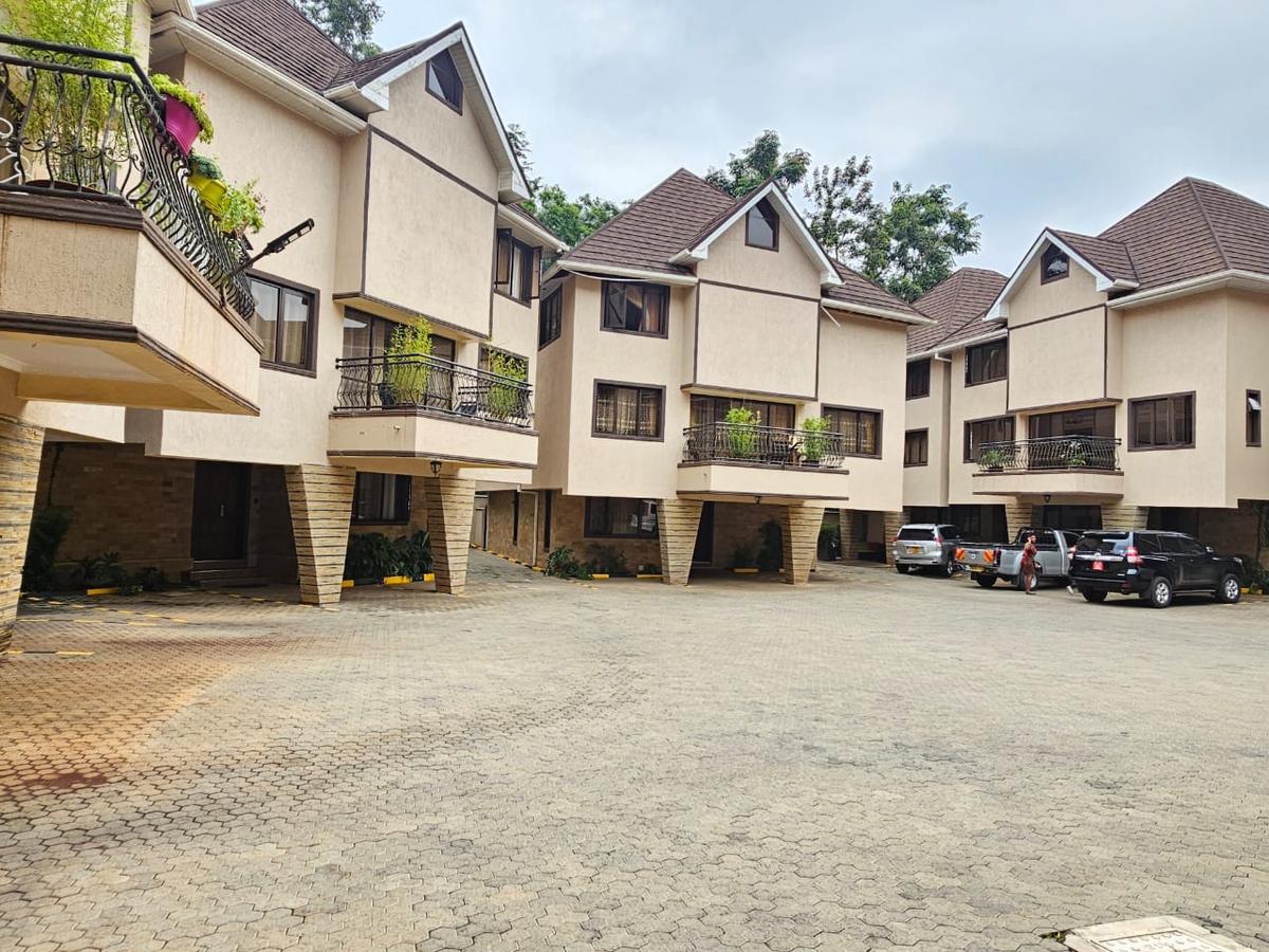 4 Bed House with En Suite in Lavington - 20