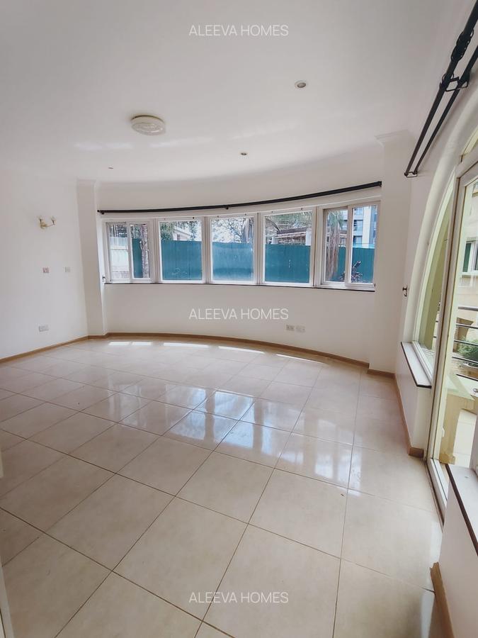 4 Bed Villa with En Suite in Riverside - 9