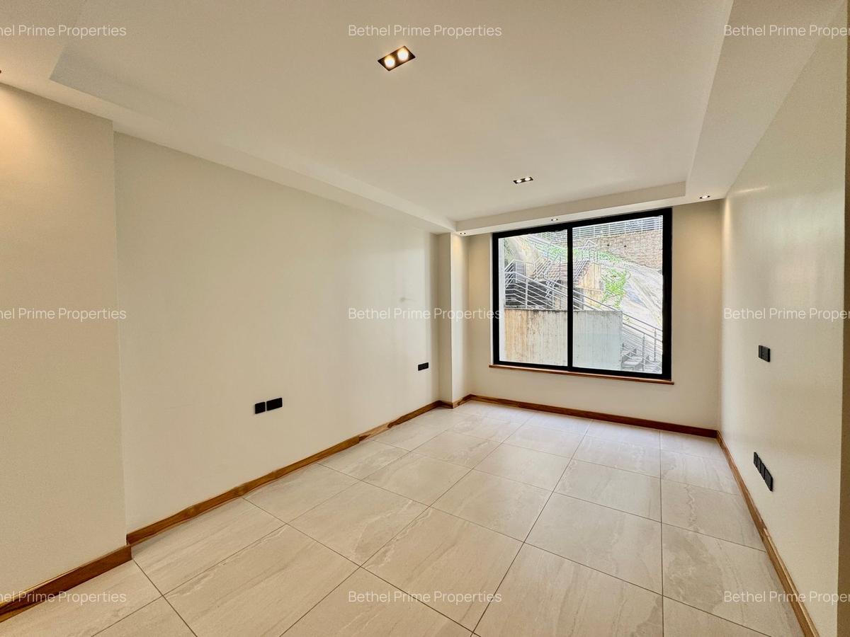 4 Bed Apartment with En Suite in Spring Valley - 7