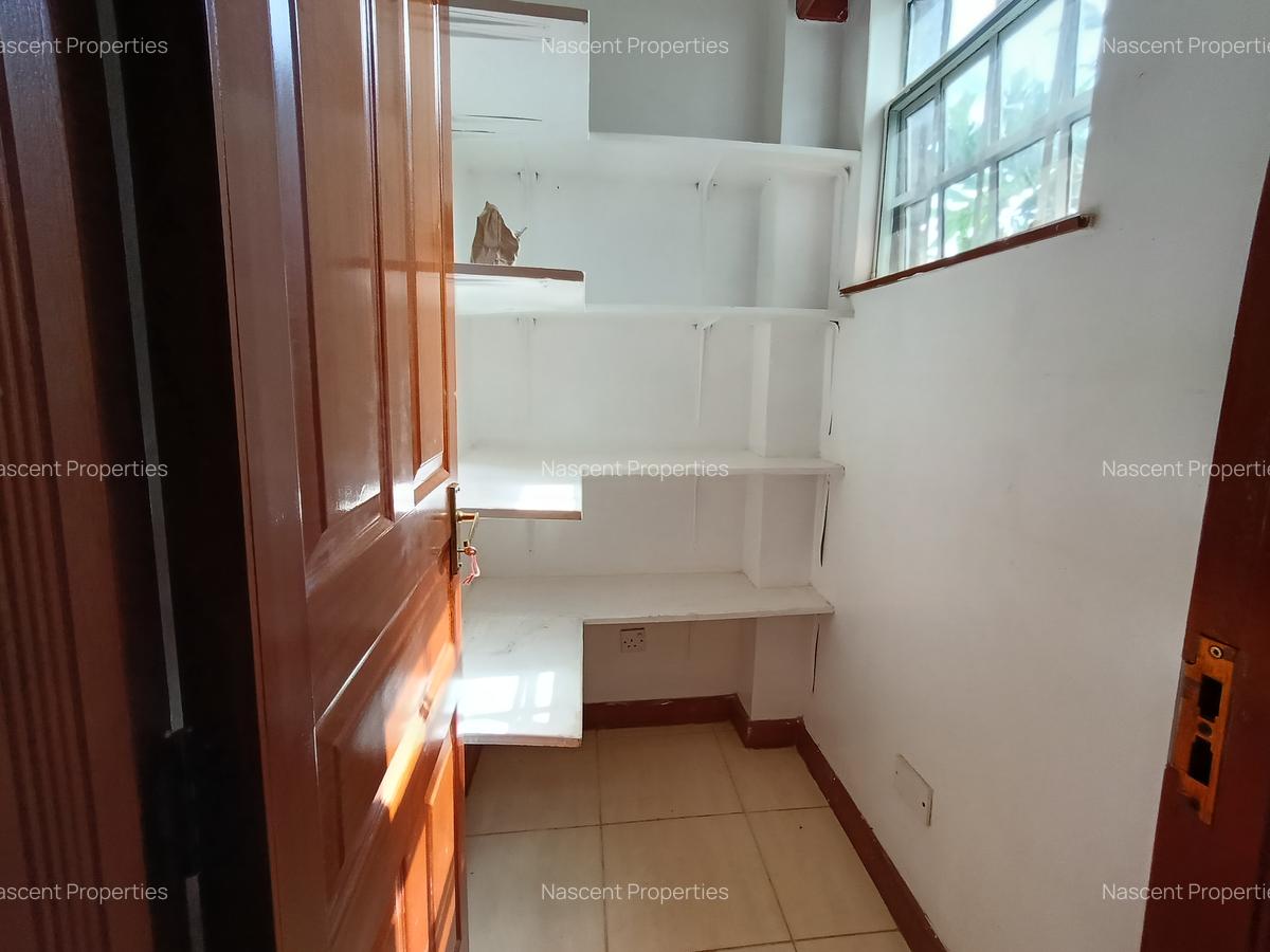 4 Bed Villa with En Suite in Rosslyn - 17