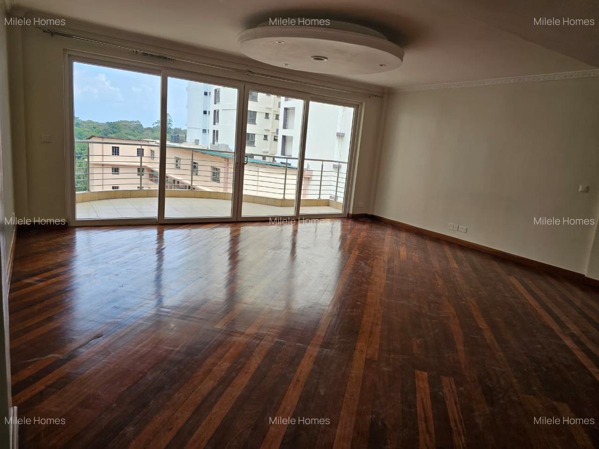 Serviced 3 Bed Apartment with En Suite in Parklands - 16