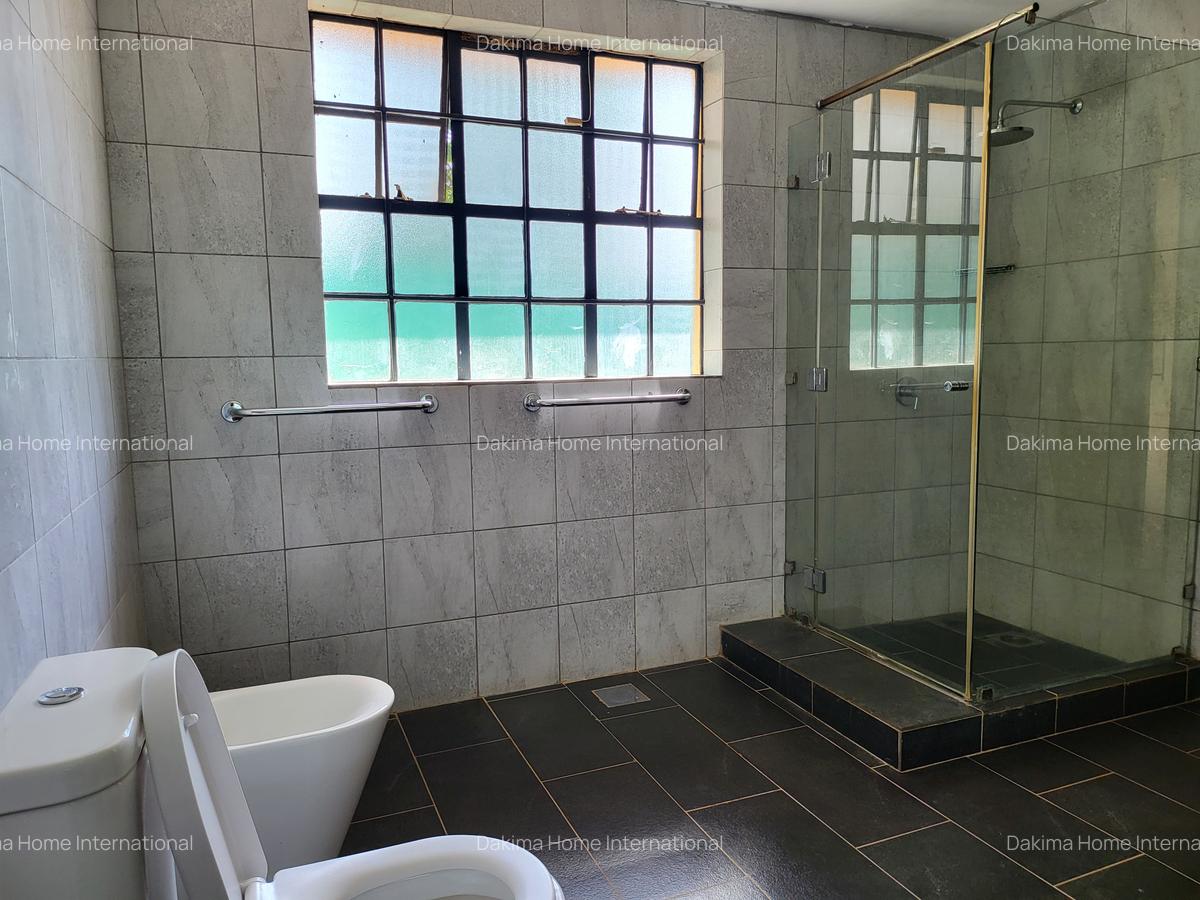 4 Bed House with En Suite in Runda - 16