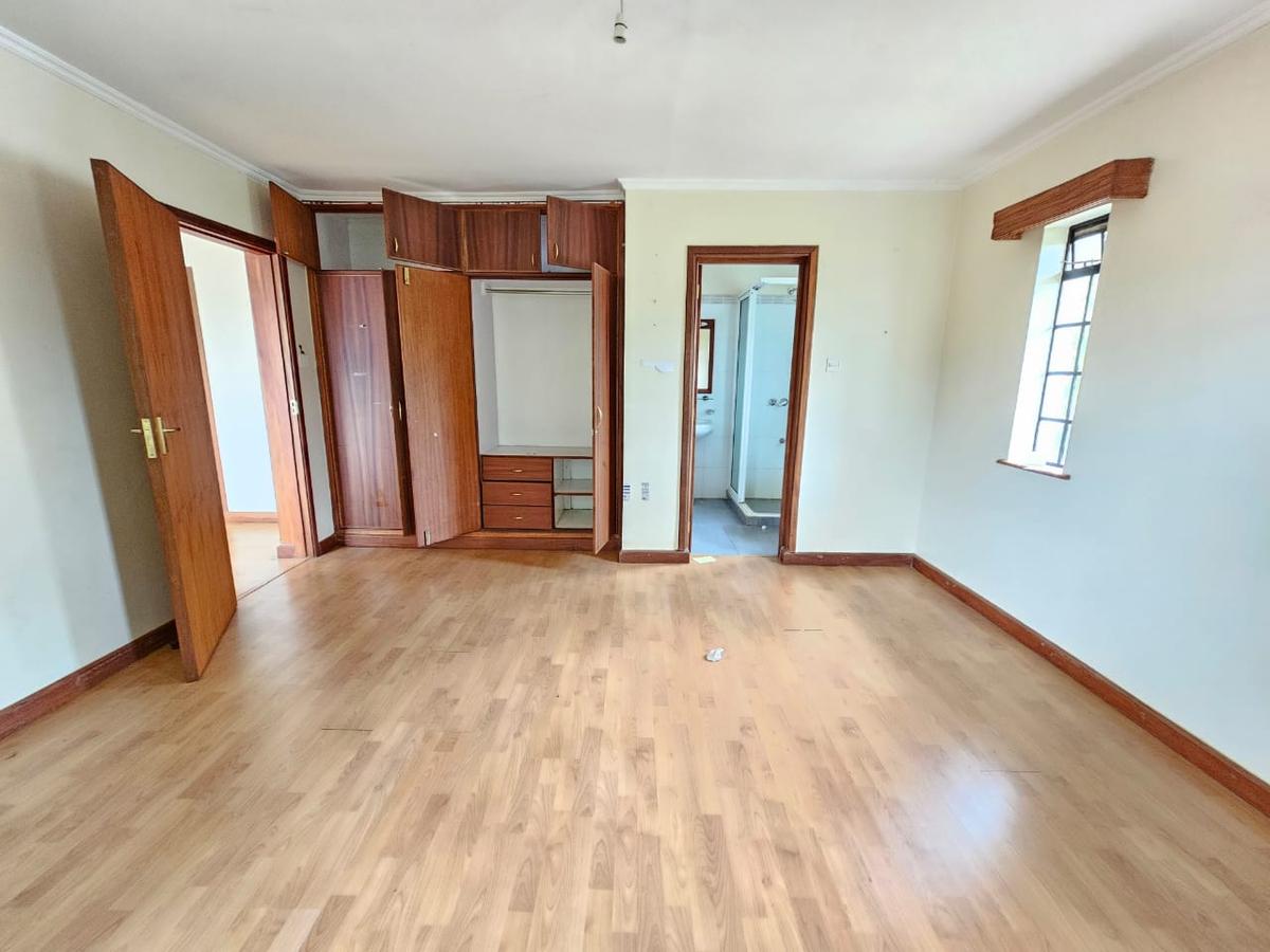 4 Bed House with En Suite in Runda - 16