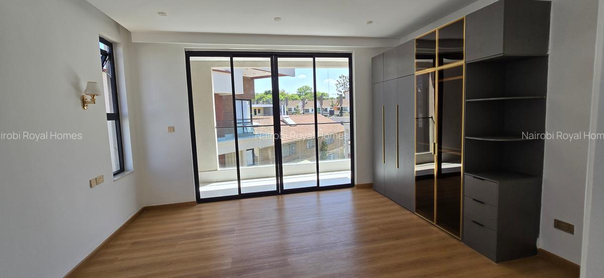 5 Bed Townhouse with En Suite at Lavington Green - 18