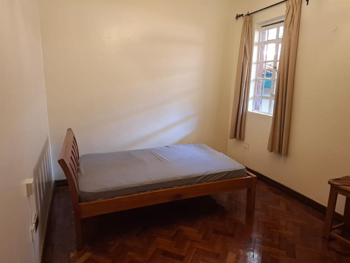 4 Bed House with En Suite in Lavington - 19