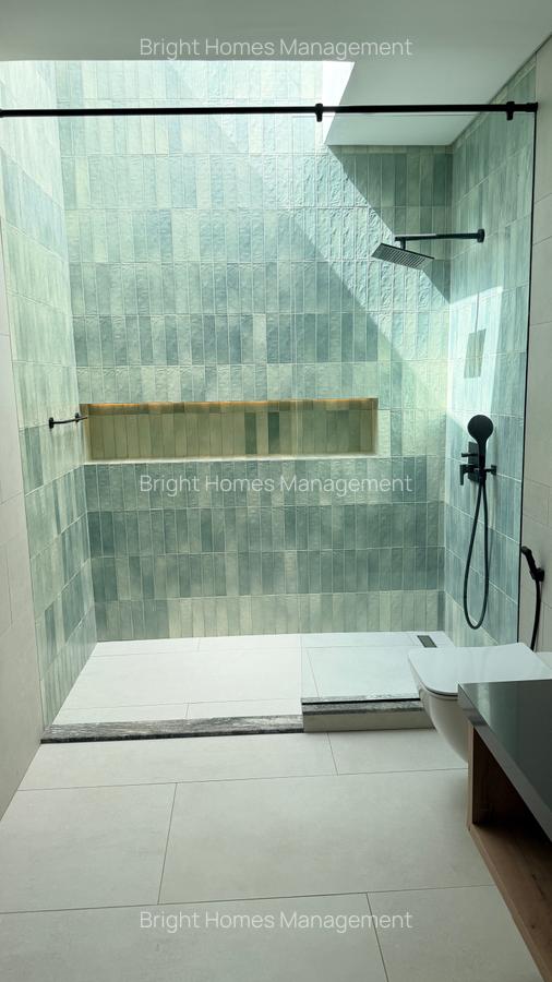 5 Bed Villa with En Suite in Spring Valley - 13