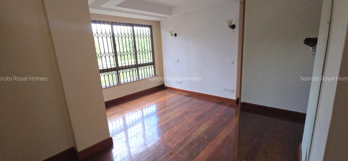 5 Bed Townhouse with En Suite at Tende Drive - 11