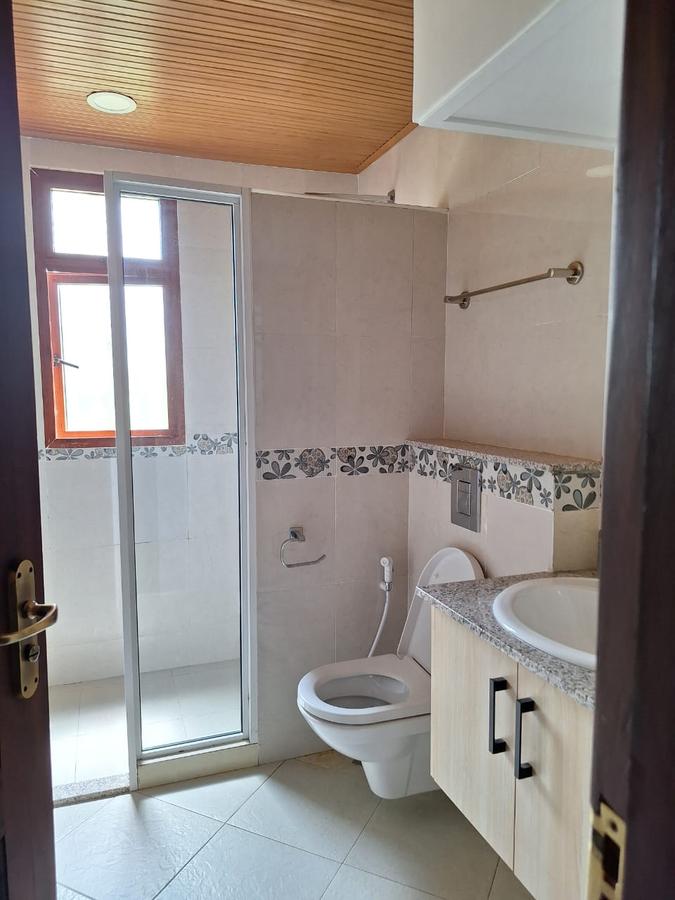 5 Bed Townhouse with En Suite in Spring Valley - 17
