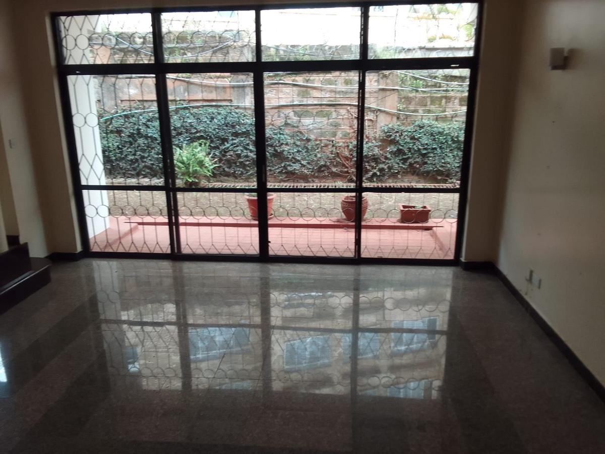 4 Bed Villa with En Suite in Westlands Area - 11