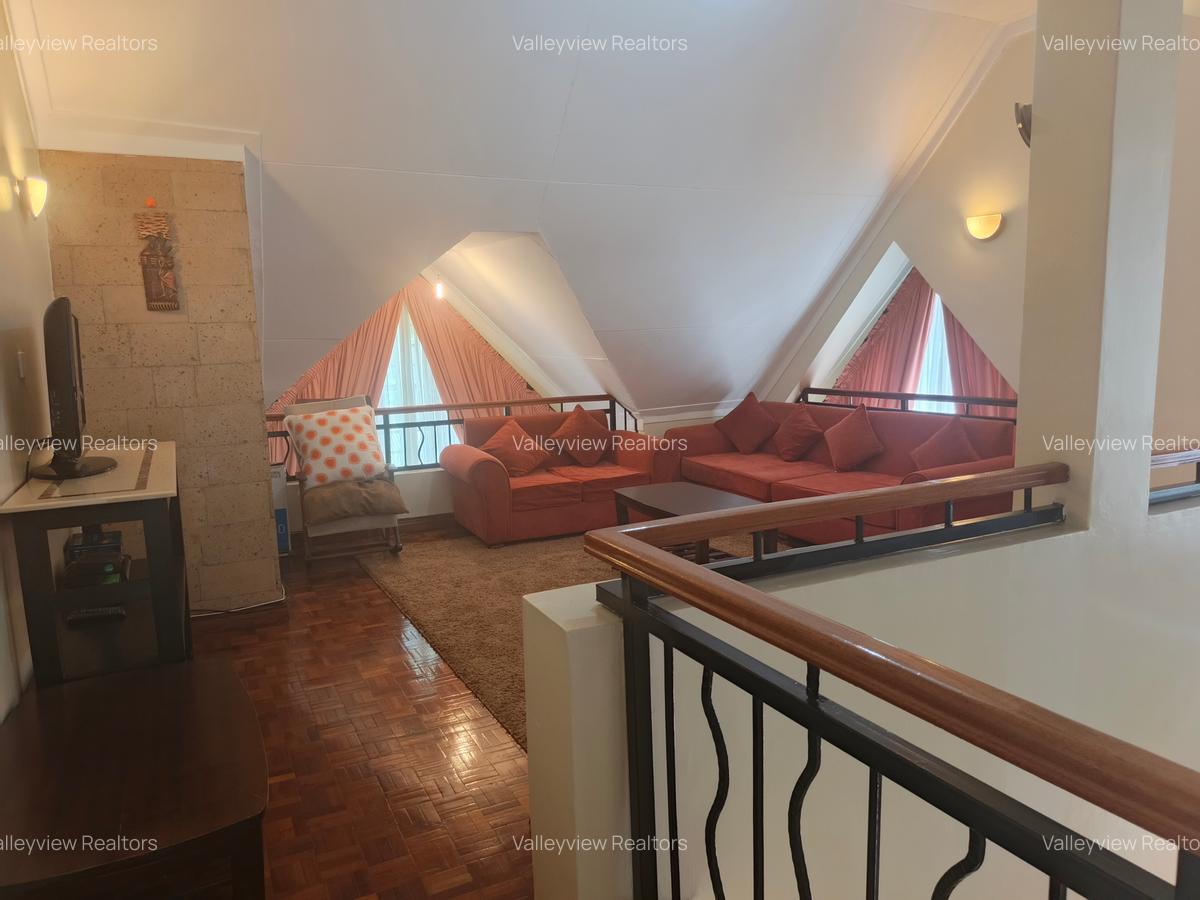 5 Bed Townhouse with En Suite at Lavington - 16