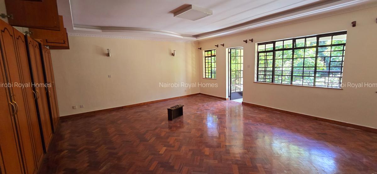 4 Bed Townhouse with En Suite at Lavington Road Garden - 14