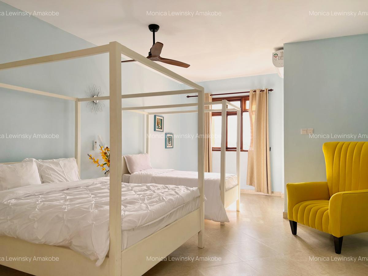 Serviced 2 Bed Apartment with En Suite at Serena Road - 4