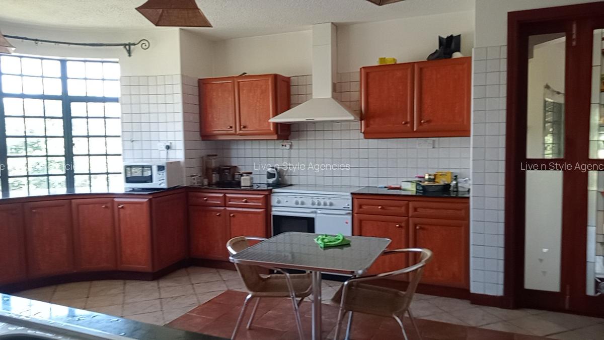 4 Bed House with En Suite in Runda - 11