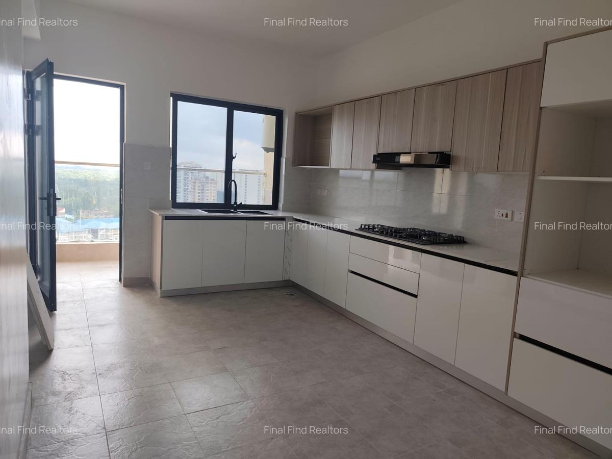 4 Bed Apartment with En Suite in Parklands - 12