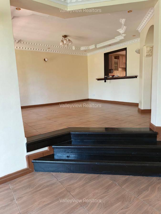 5 Bed Townhouse with En Suite at Lavington - 7