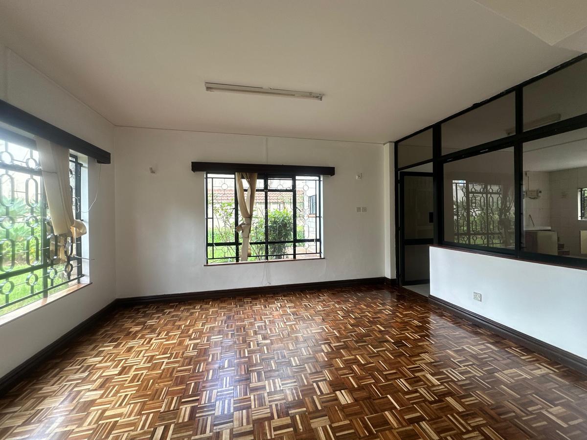 4 Bed Villa with En Suite at Lavington - 3