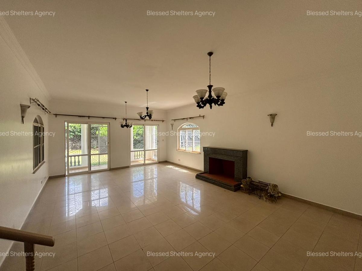 5 Bed House with En Suite in Runda - 16