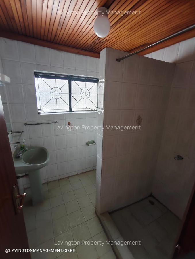 4 Bed Townhouse with En Suite at Valley Arcade - 13