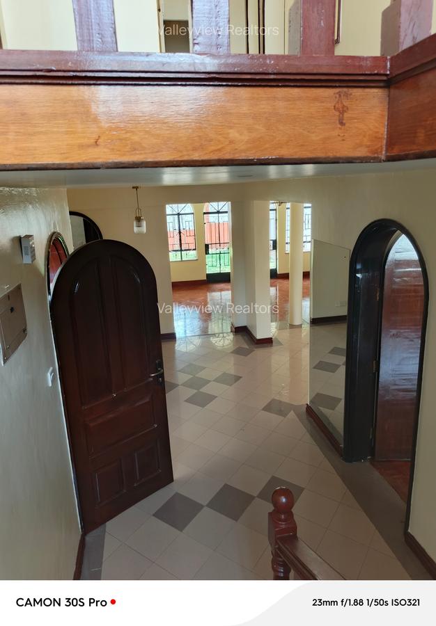 5 Bed Townhouse with En Suite at Riverside - 14