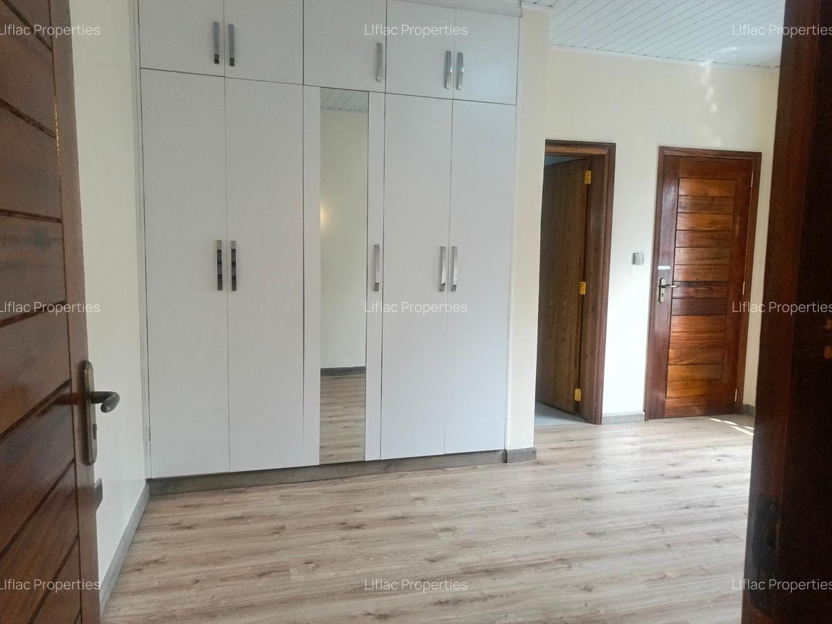 Commercial Property with Fibre Internet in Ridgeways - 12