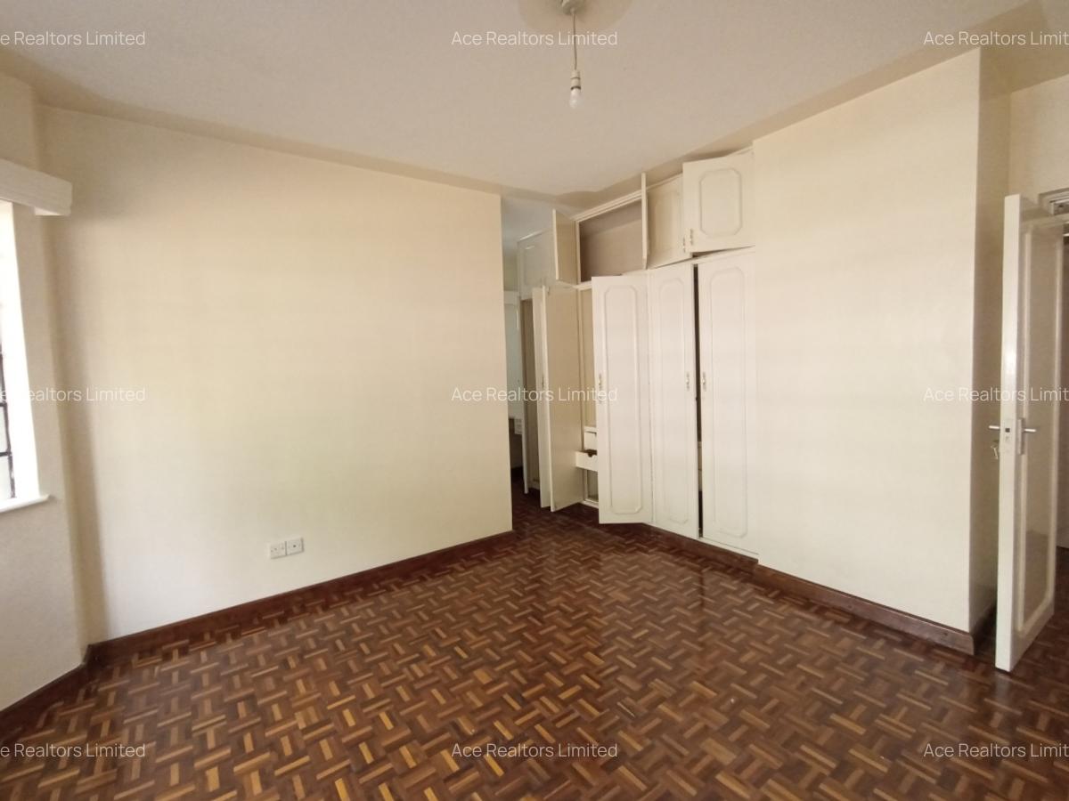 2 Bed Apartment with En Suite at Near Sarit Centre - 9