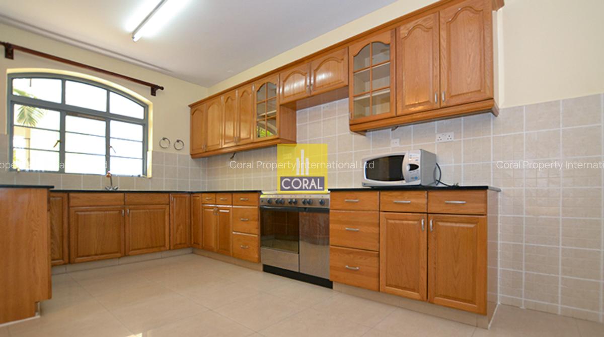 3 Bed Apartment in Riverside - 2