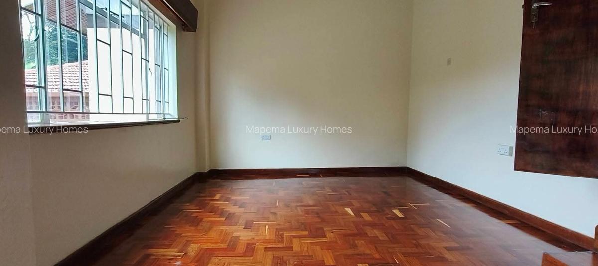 4 Bed House with En Suite at Rosslyn - 12
