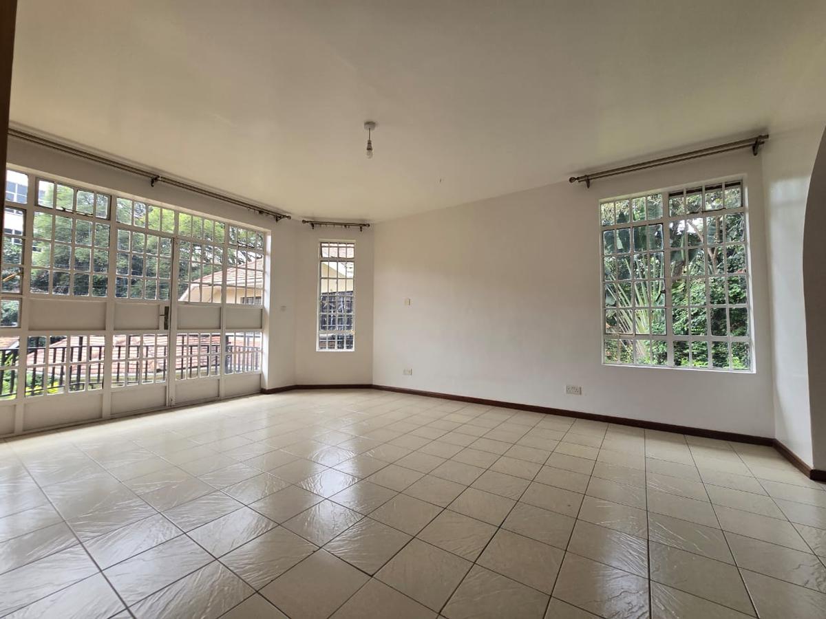 4 Bed House with En Suite in Spring Valley - 10