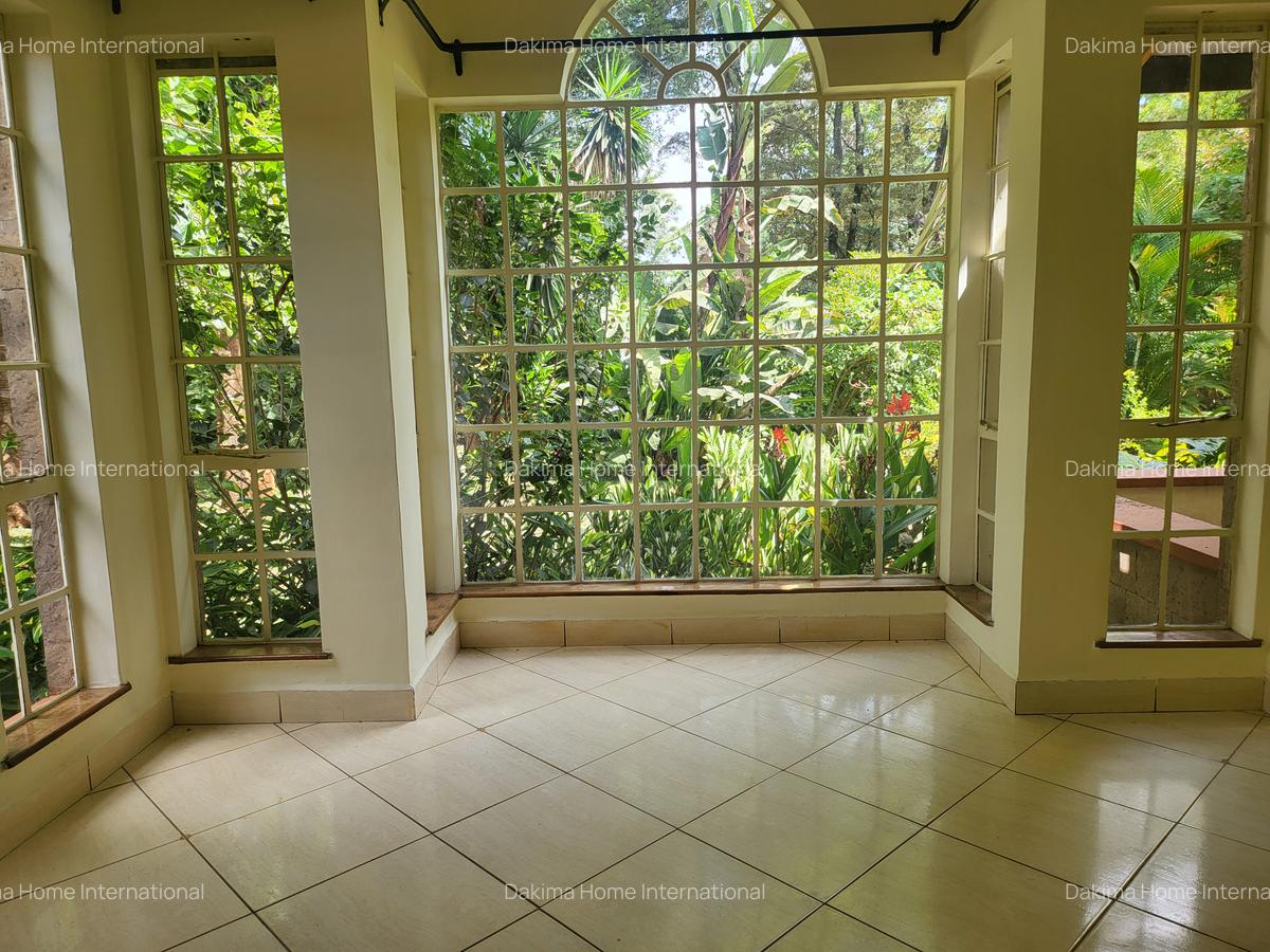 5 Bed Townhouse with En Suite in Rosslyn - 6