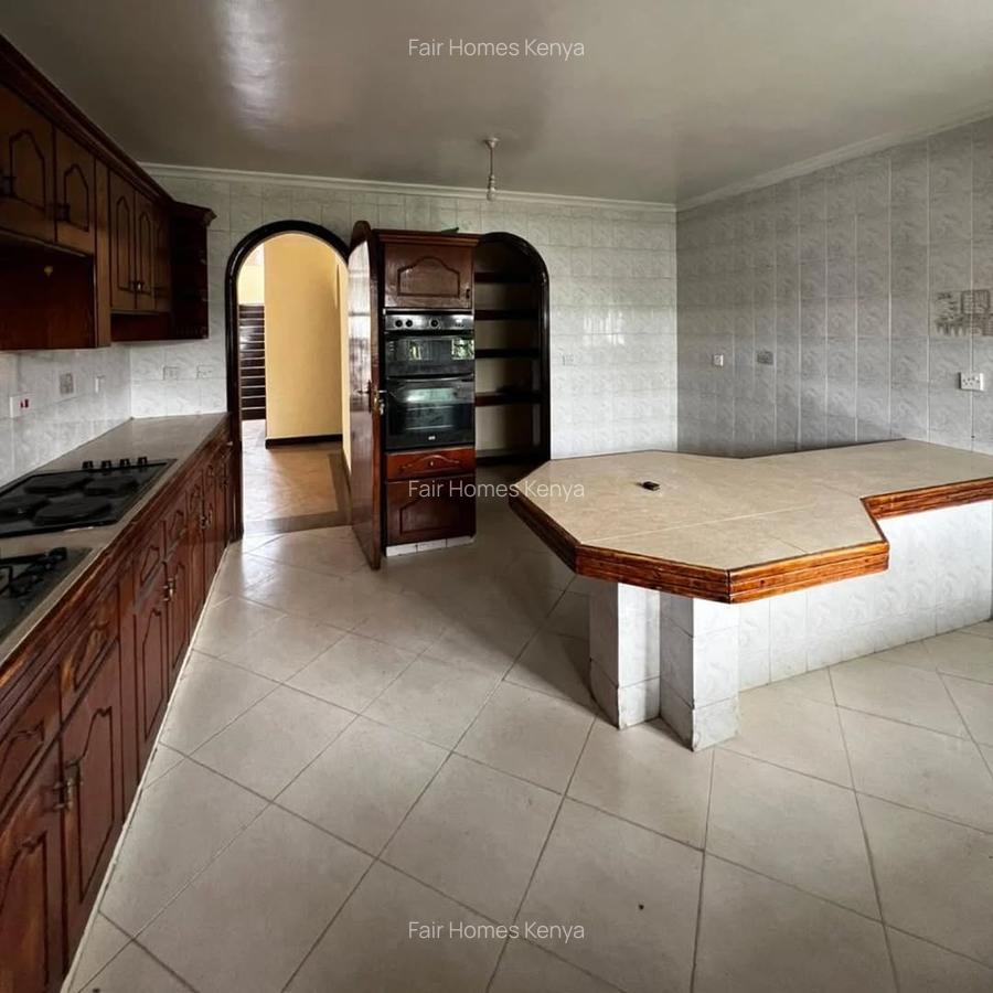 5 Bed Townhouse with En Suite at Riverside Drive - 11