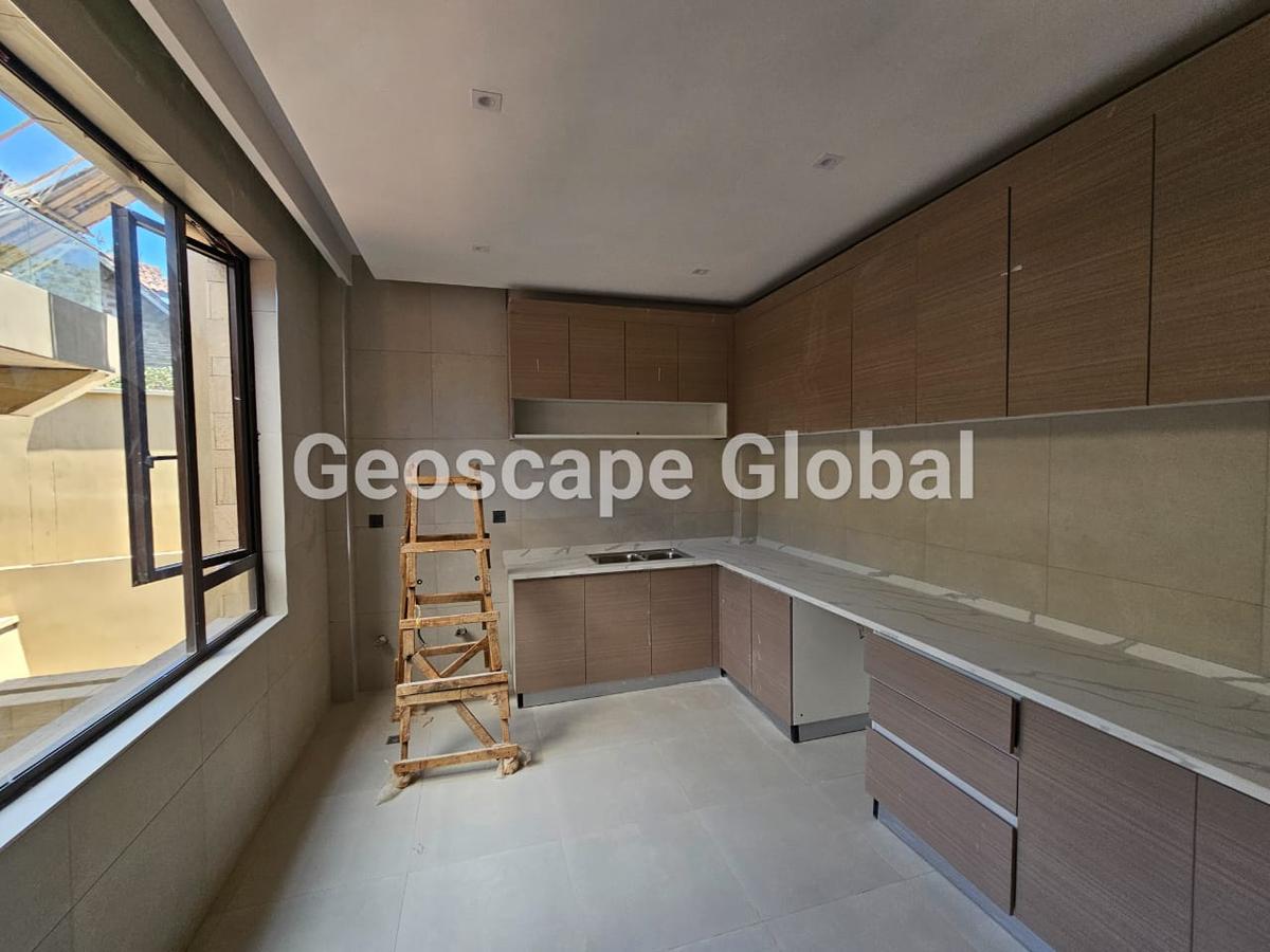 5 Bed House with En Suite in Kitisuru - 11