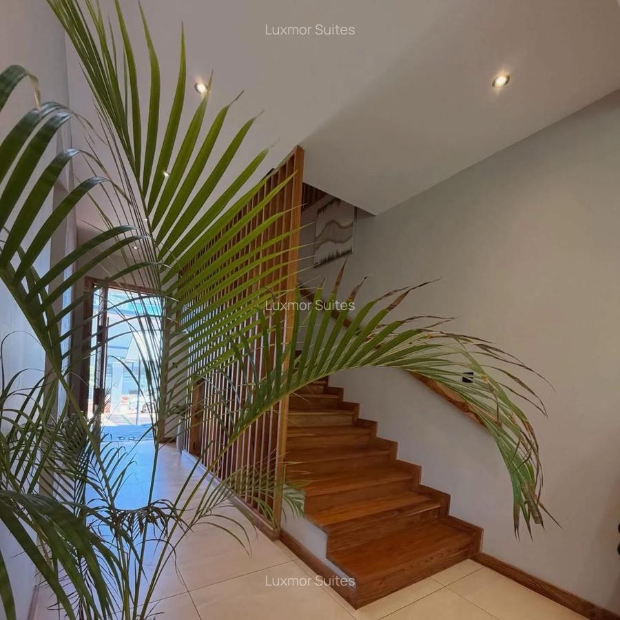 4 Bed Villa with En Suite at Loresho - 5