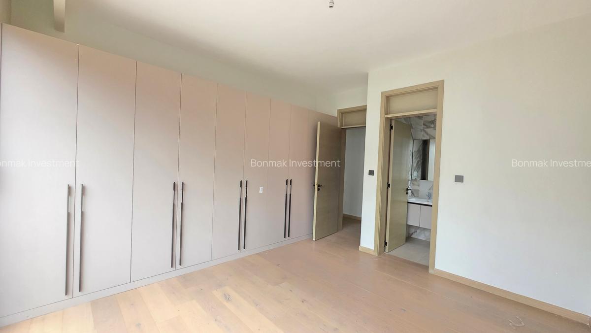 4 Bed Townhouse with En Suite at Lavington Green. - 15