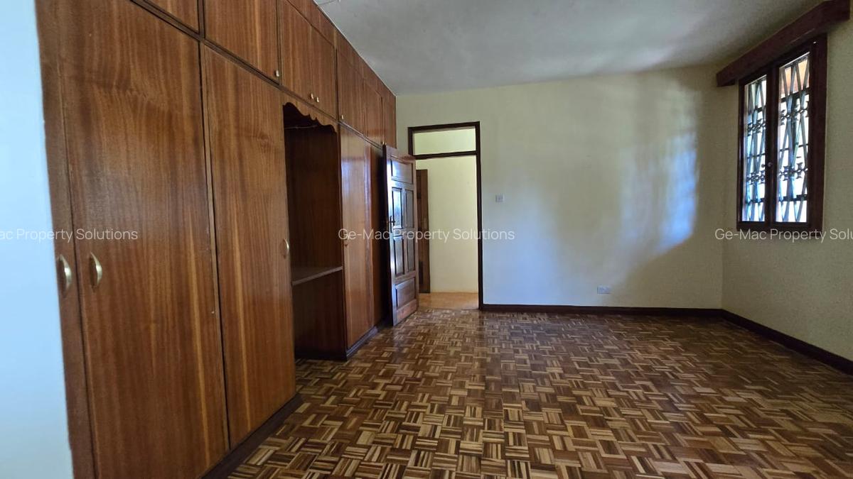 4 Bed House with En Suite in Runda - 11