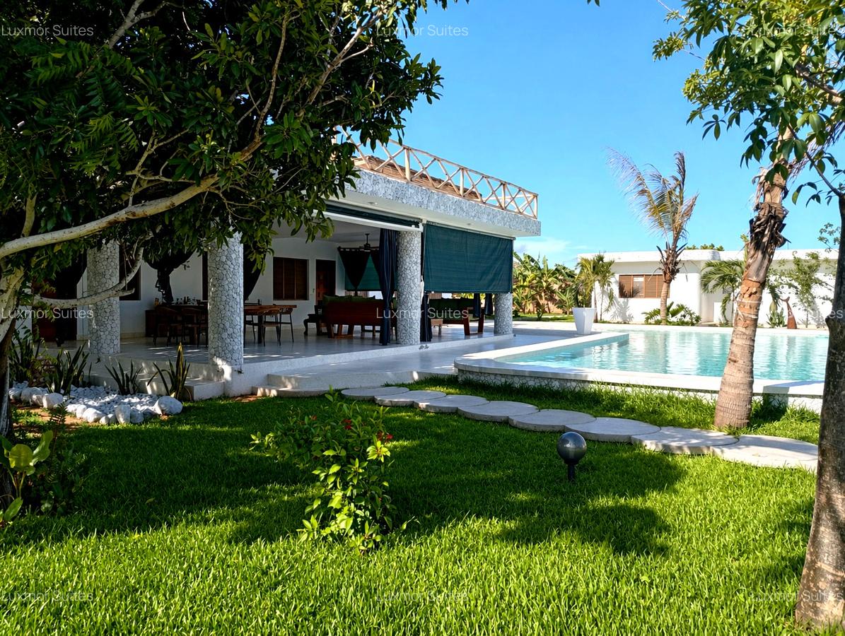 4 Bed Villa with En Suite at Watamu Beach Front - 1