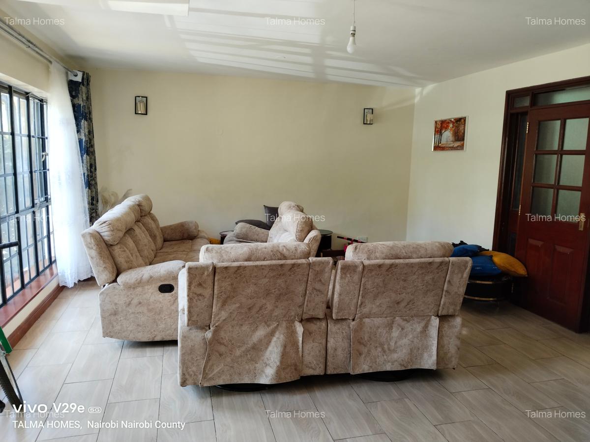 5 Bed Villa with En Suite at Off Brookside Grove - 3