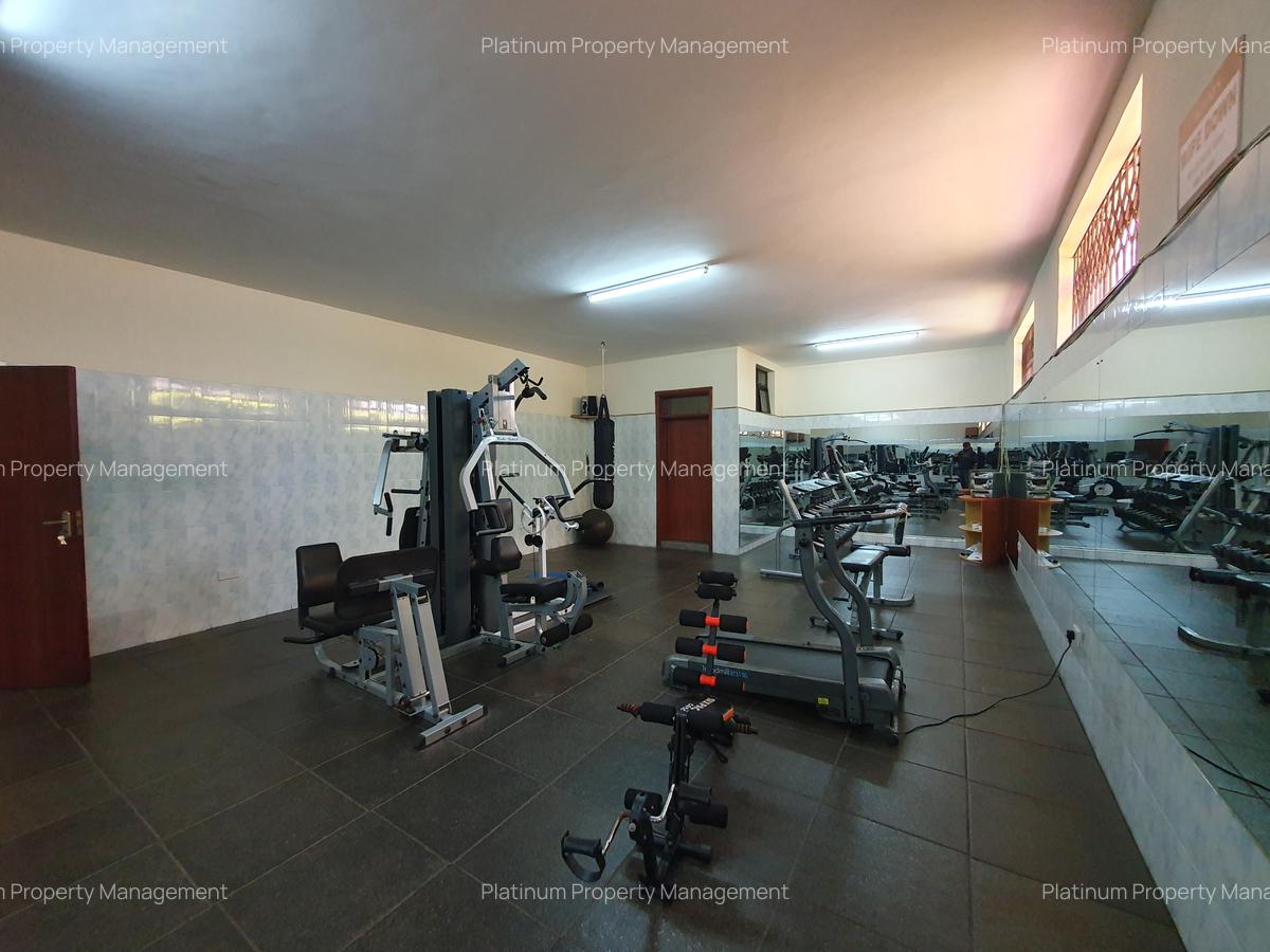 3 Bed Apartment with En Suite at 1St Parklands Avenue - 19