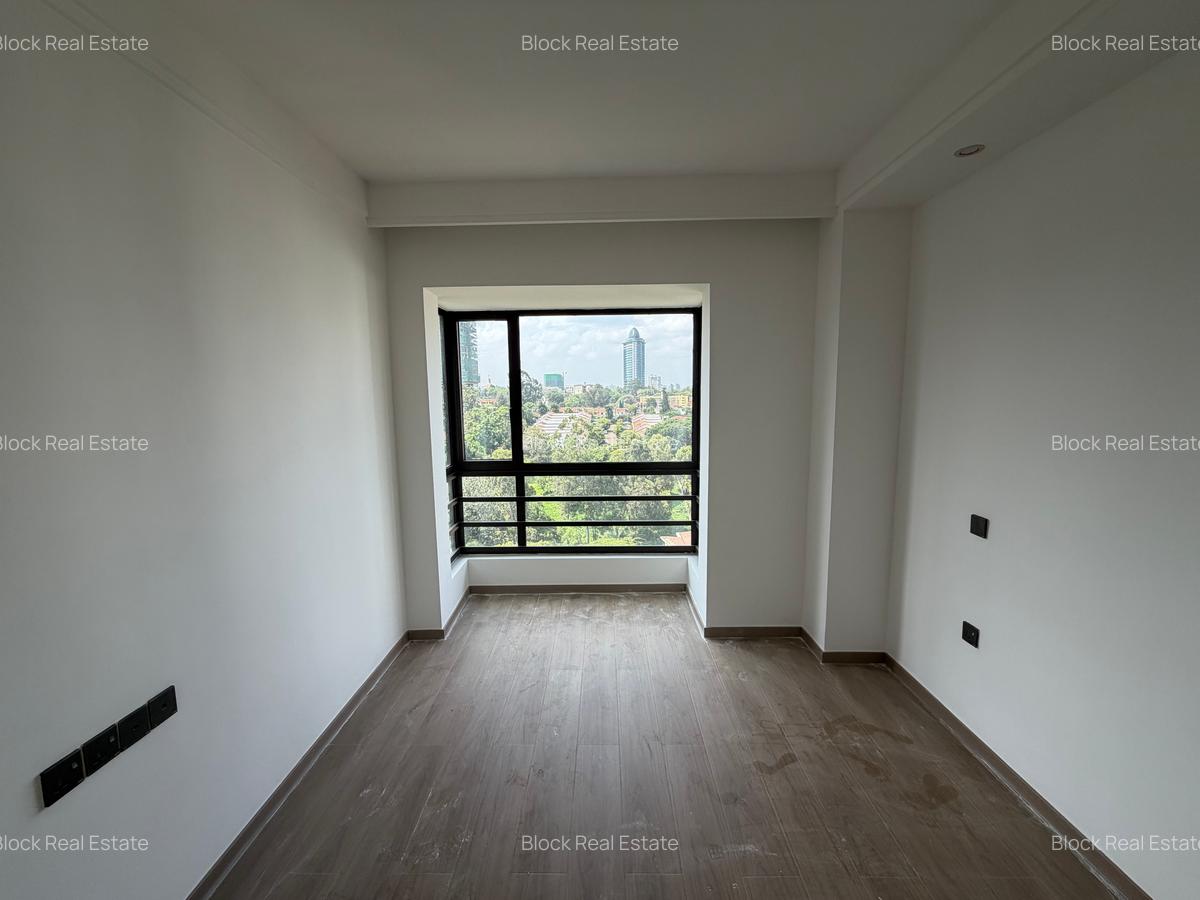 3 Bed Apartment with En Suite in Riverside - 12