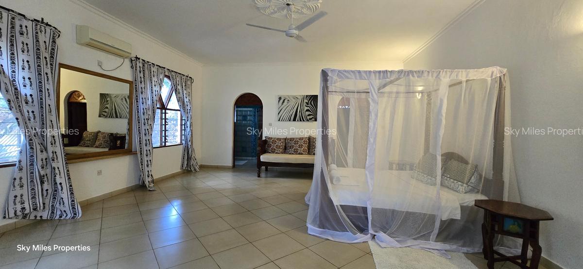 Serviced 3 Bed Apartment with En Suite at La-Marina - 6