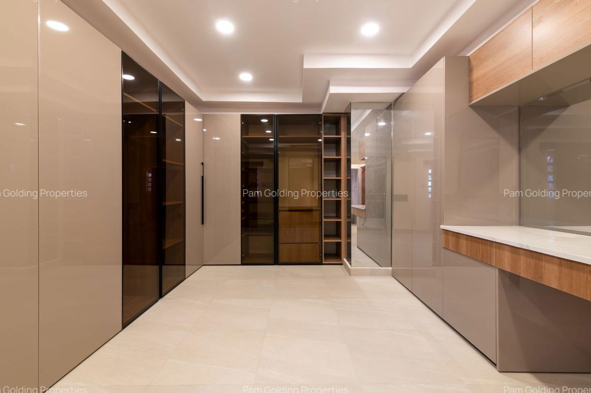 5 Bed House in Runda - 12