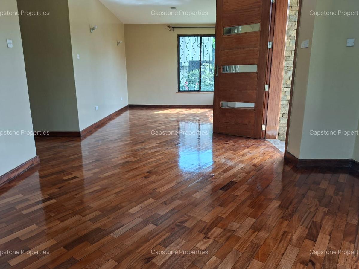 4 Bed Townhouse with En Suite in Ridgeways - 18