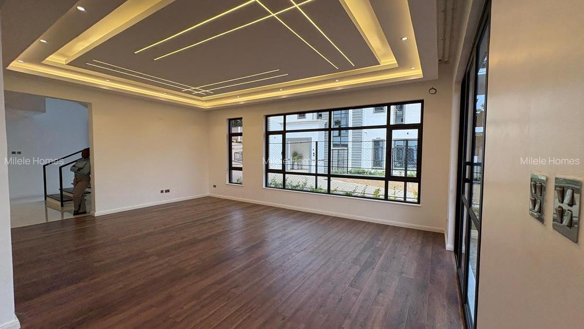 5 Bed Villa with En Suite in Lavington - 14