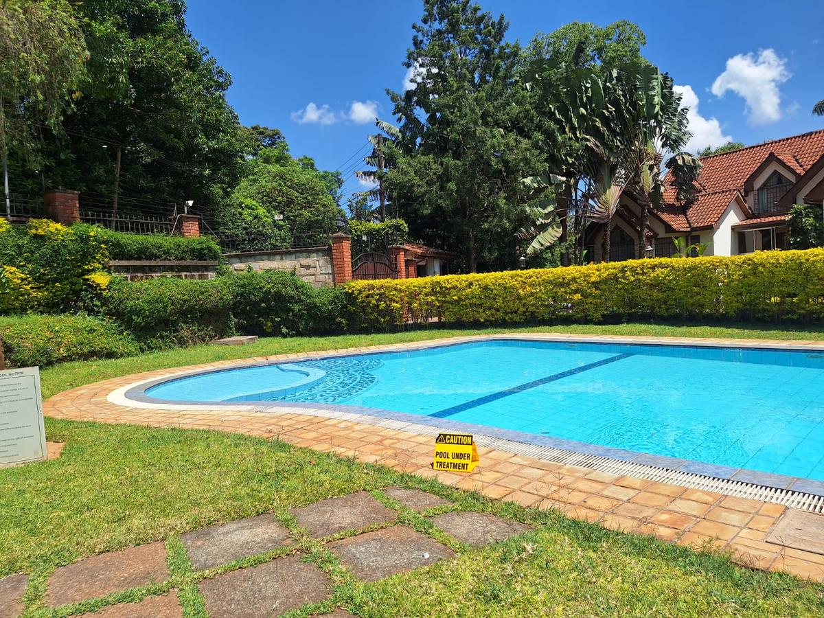 5 Bed Townhouse with En Suite in Lavington - 3