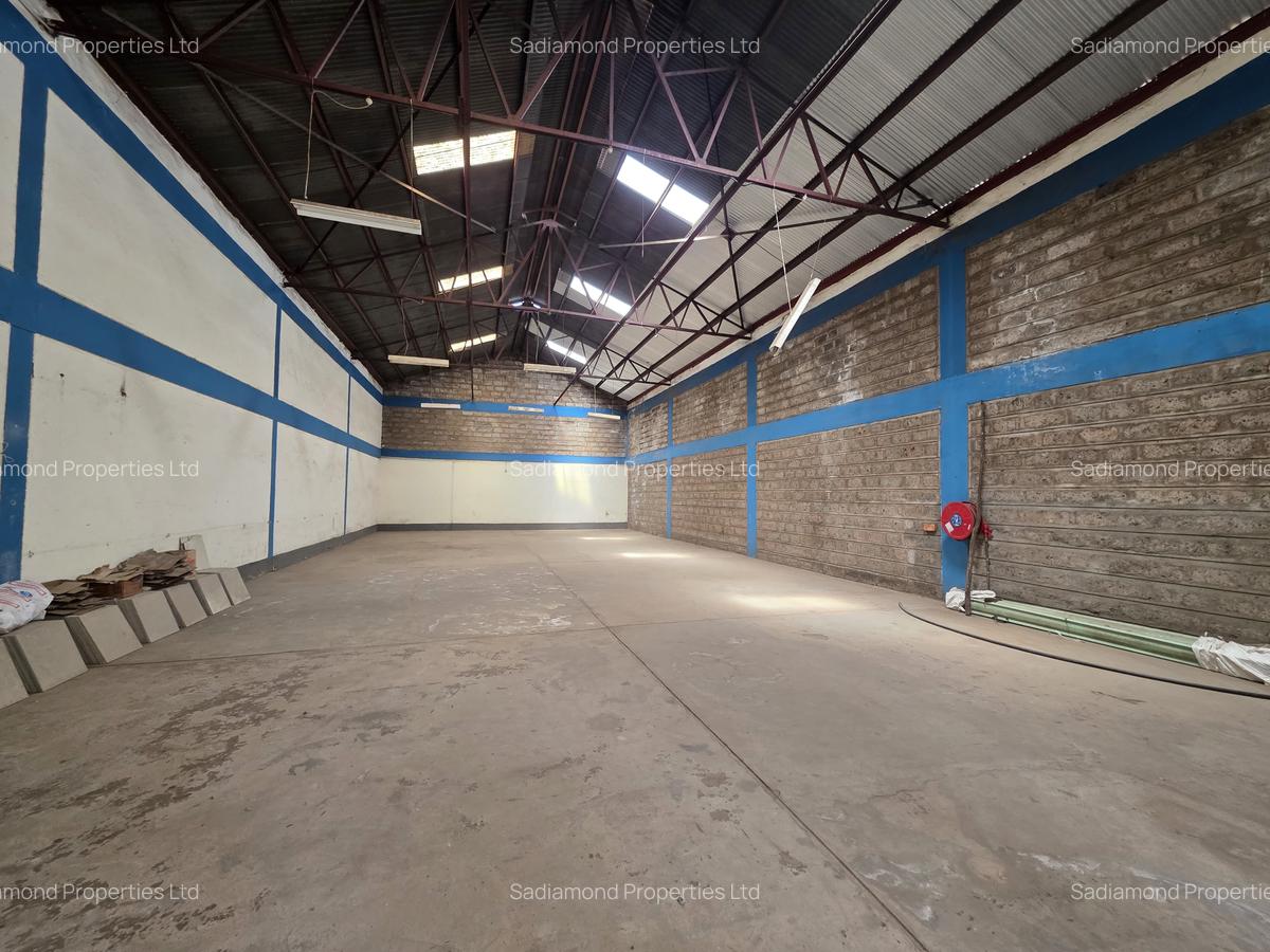 4,500 ft² Warehouse with Parking in Industrial Area - 4